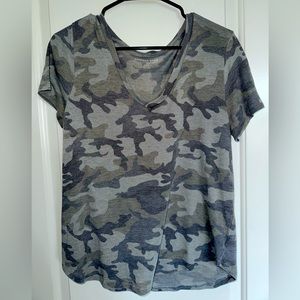American Eagle Camo Tee 💚🤎💚🤎